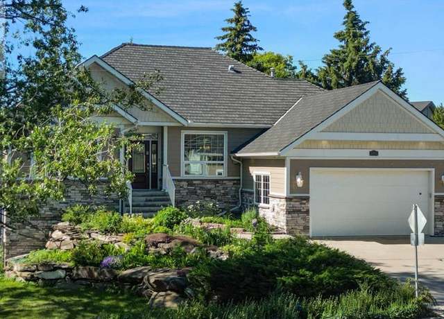 Property at 19 Parklane Dr, Strathmore, AB T1P 1K1, 2 beds, 3 baths