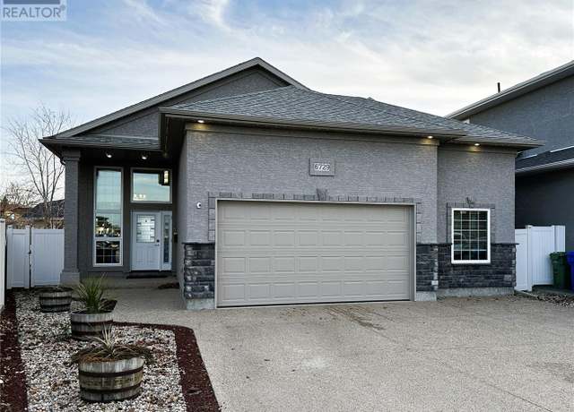 Property at 6729 Maple Vista Dr, Regina, SK S4X 0J5, 5 beds, 3 baths