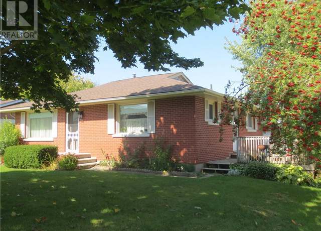 Photo of 445 MAIN St West, Palmerston, ON N0G 2P0