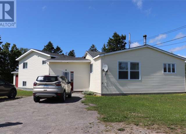 Property at 4-6 Mountain Rd, Stephenville, NL A2N 2J3, 4 beds, 1.5 baths