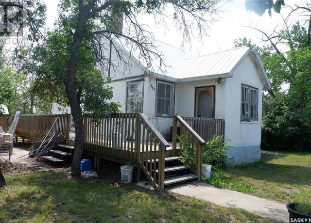 Property at 401 6th Ave W, Assiniboia, SK S0H 0B0, 3 beds, 2 baths