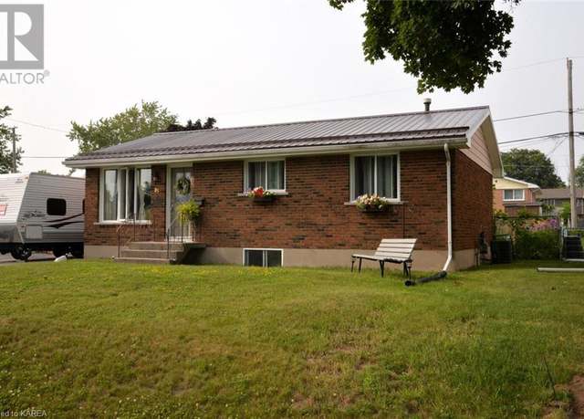 Photo of 85 CHESTERFIELD Dr, Amherstview, ON K7N 1M5