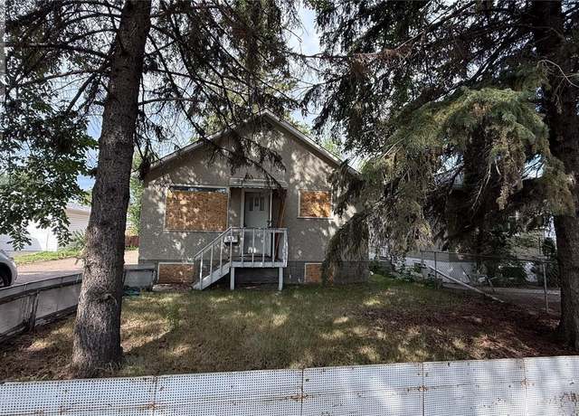 Property at 941 109TH St, North Battleford, SK S9A 2E1, 2 beds, 1 bath