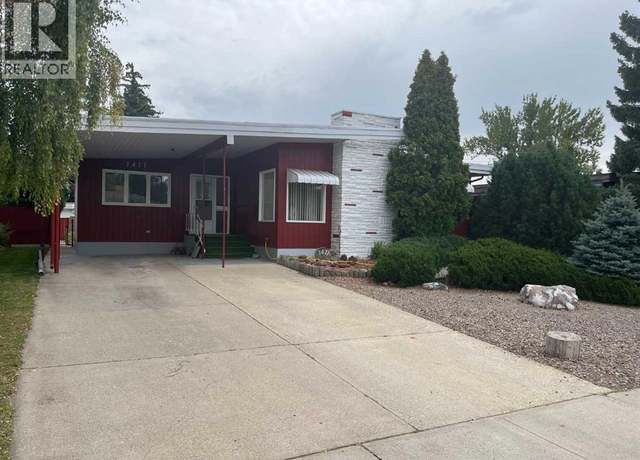 Property at 1411 28 St South, Lethbridge, AB T1K 2V1, 5 beds, 2.5 baths