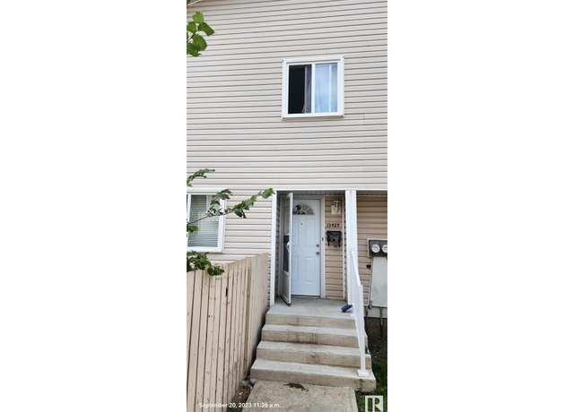 Photo of 13429 43 St NW, Edmonton, AB T5A 2Y7