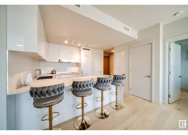 Property at 10360 102 St NW #3505, Edmonton, AB T5J 4Y8, 2 beds, 2 baths