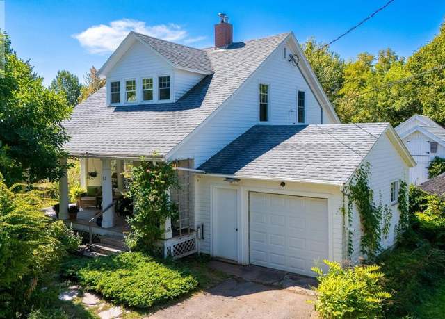 Property at 32 Kent Ave, Wolfville, NS B4P 1V1, 4 beds, 2 baths