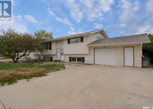 Property at 152 7th Ave W, Central Butte, SK S0H 0T0, 4 beds, 2 baths