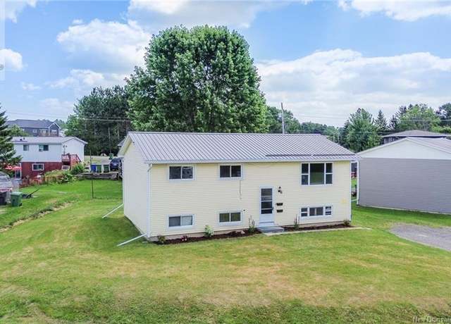 Property at 6 McFadzen Crt, Oromocto, NB E2V 2N2, 5 beds, 2 baths