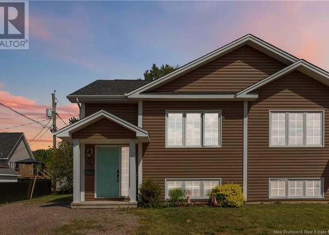 Property at 196 Lorette St, Dieppe, NB E1A 0E2, 3 beds, 1.5 baths