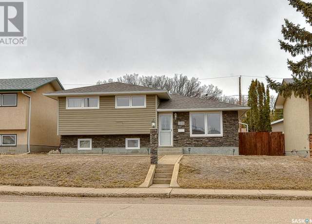 Photo of 1210 Caribou St W, Moose Jaw, SK S6H 6J5