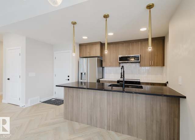 Property at 16231 19 Ave SW #39, Edmonton, AB T6W 5C6, 3 beds, 2.5 baths
