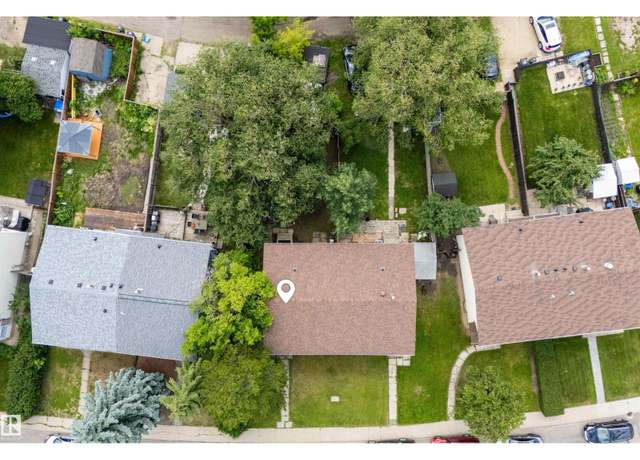 Property at 11447 39 Ave NW, Edmonton, AB T6J 0M5, 3 beds, 1.5 baths