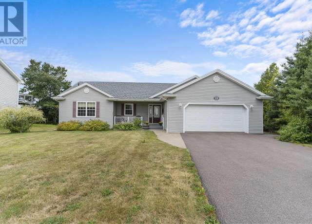 Property at 10 Southway Cres, Charlottetown, PE C1E 2K4, 6 beds, 3.5 baths