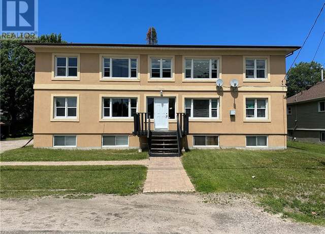 Photo of 240 GREENWOOD Ave, North Bay, ON P1B 5G3