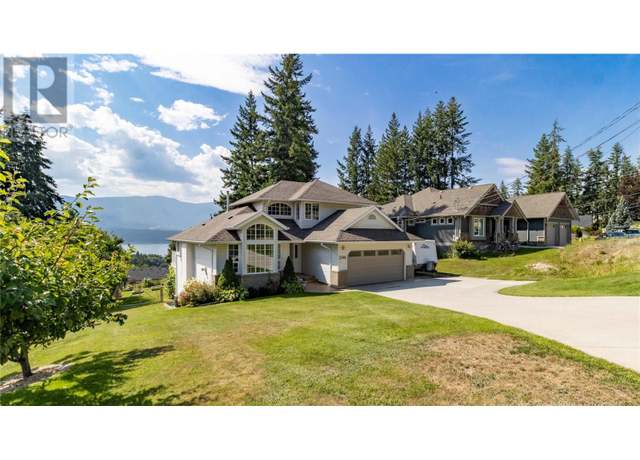 Property at 2541 25 St Northeast, Salmon Arm, BC V1E 2Z7, 5 beds, 3.5 baths