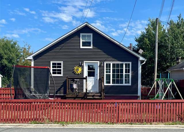 Property at 12 Seventeenth Ave, Grand Falls-windsor, NL A2B 1B7, 4 beds, 2 baths
