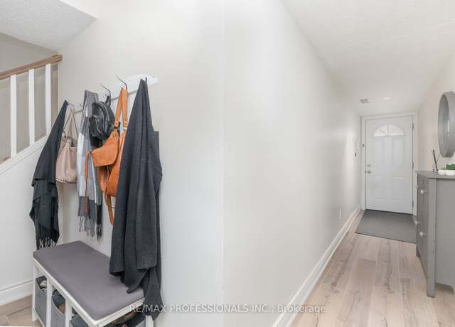 Photo of 895 Maple Ave #710, Burlington, ON L7S 2H7
