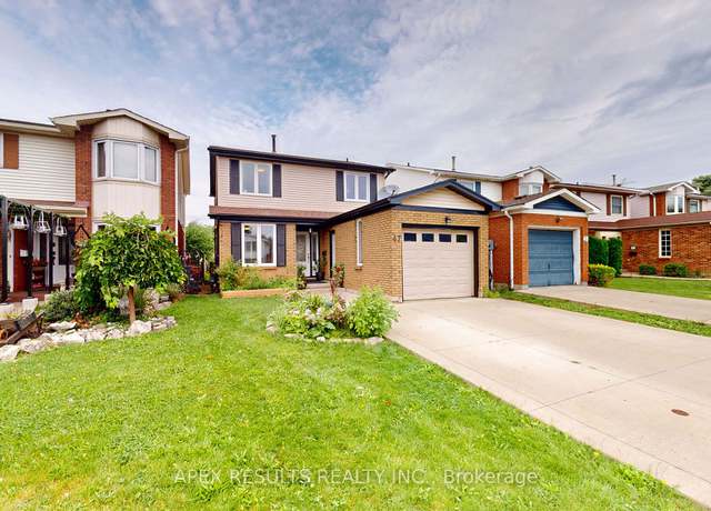 Photo of 47 Dundee Dr, St. Catharines, ON L2P 3S9
