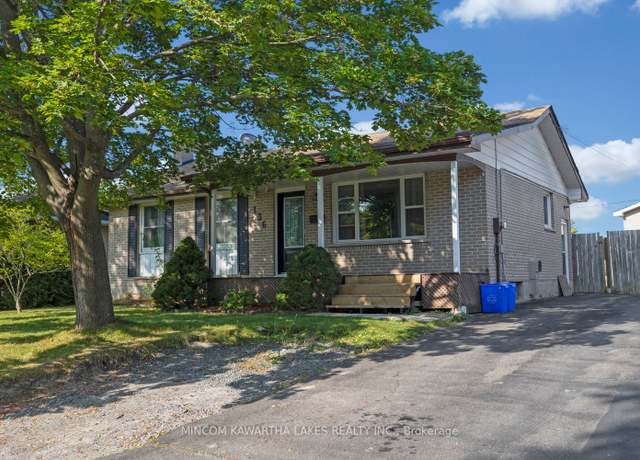 Photo of 136 Herbert St, Peterborough, ON K9H 6J2