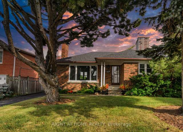Photo of 28 Jane Osler Blvd, Toronto, ON M6A 1W7
