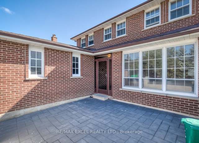 Photo of 32 Risebrough Crct, Markham, ON L3R 3C1