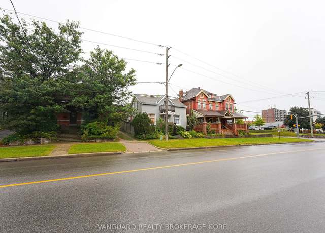Photo of 103 Mulcaster St, Barrie, ON L4M 3M7