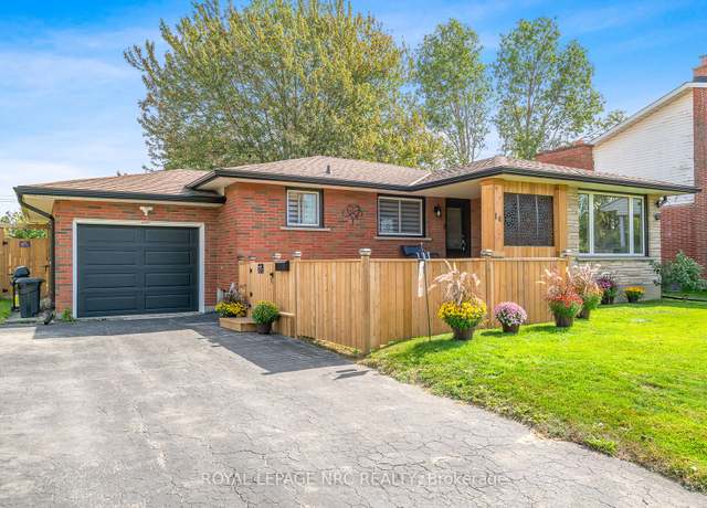 Photo of 14 Oak St, Welland, ON L3C 2Z9