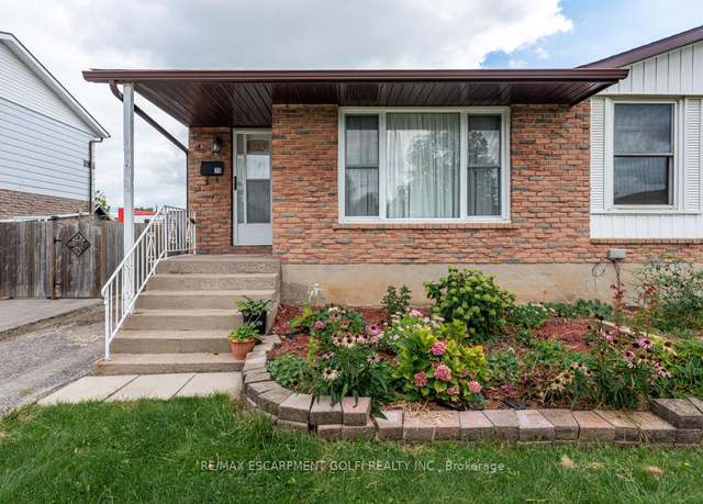 Photo of 39 Canterbury Dr, St. Catharines, ON L2P 3M6
