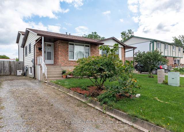 Photo of 39 Canterbury Dr, St. Catharines, ON L2P 3M6