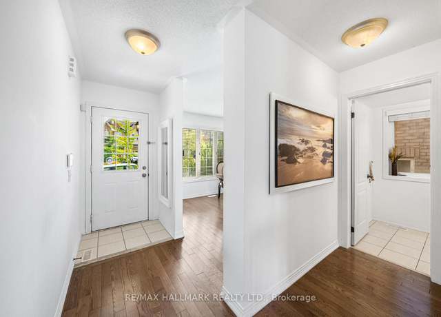 Photo of 327 Dowson Loop, Newmarket, ON L3X 3G2