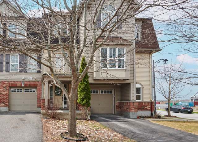 Property at 920 Messor Cres, Stittsville - Munster - Richmond, ON K2S 0P2, 2 beds, 2 baths