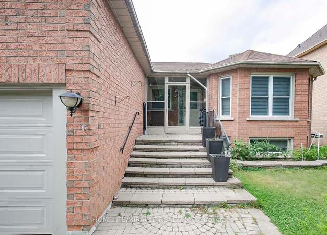 Photo of 32 Brown St, Barrie, ON L4N 7V4