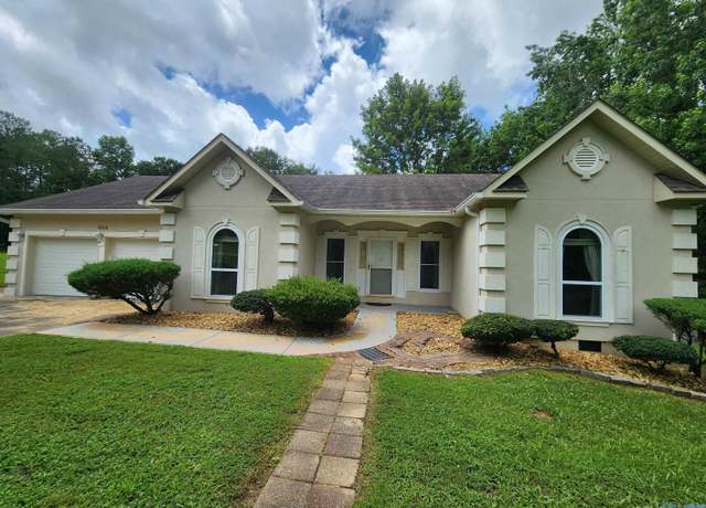 Property at 304 Honeysuckle Dr, Winfield, AL 35564, 3 beds, 2 baths