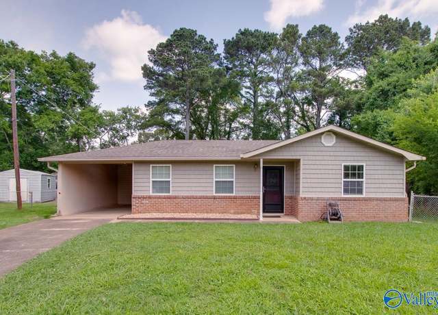 Property at 2404 Yorkshire Cir SW, Huntsville, AL 35803, 3 beds, 1 bath