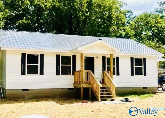 Property at 29 Faye St, Boaz, AL 35957, 3 beds, 2 baths