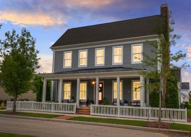 Property at 109 Hillcrest Ave NW, Huntsville, AL 35806, 4 beds, 3.5 baths