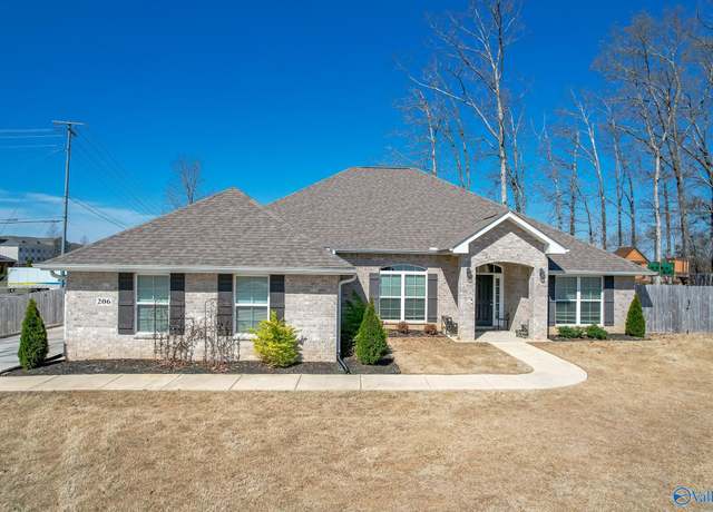 Property at 206 Lake View Dr, Athens, AL 35613, 4 beds, 3 baths