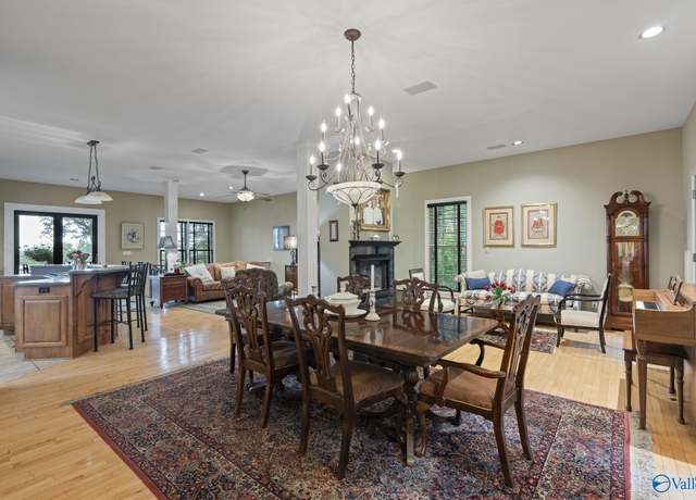 Property at 904 Corinth Cir, Huntsville, AL 35801, 3 beds, 2.5 baths