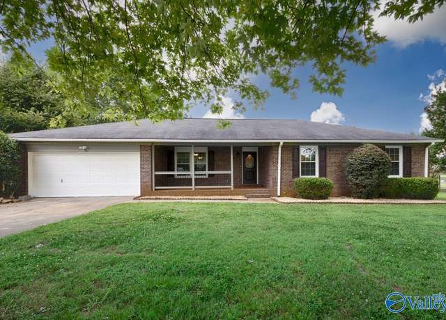 Property at 1055 Scott Rd, Hazel Green, AL 35750, 3 beds, 2 baths