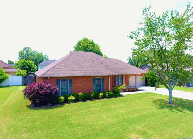 Property at 2909 Winfrey Dr SW, Decatur, AL 35603, 4 beds, 2.5 baths