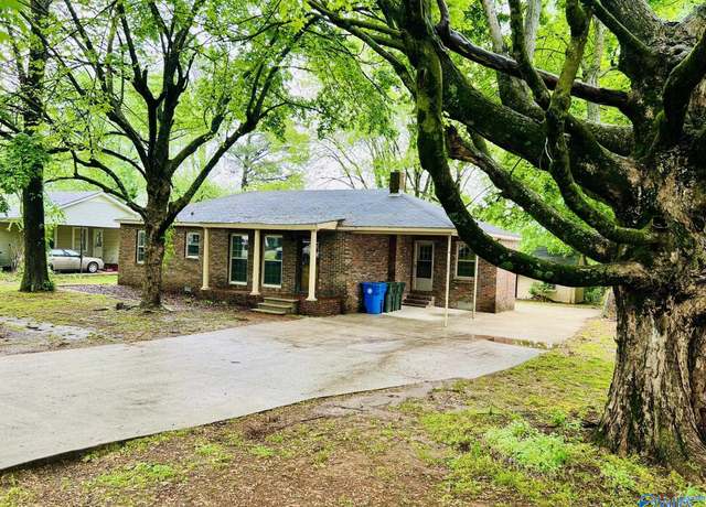 Property at 321 Crestview St, Athens, AL 35611, 3 beds, 1 bath