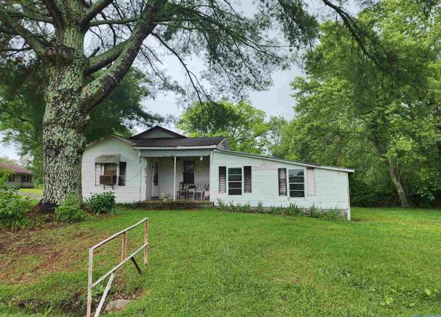 Property at 810 Summerville Rd, Boaz, AL 35957, 2 beds, 1 bath