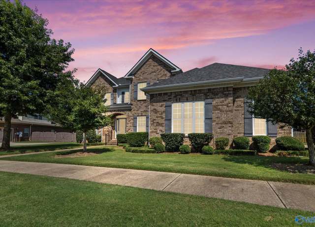 Property at 27 Wax Ln SW, Huntsville, AL 35824, 4 beds, 3.5 baths