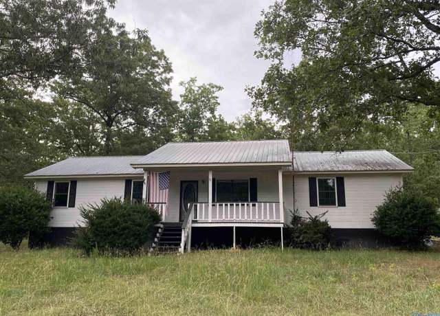 Property at 57 11th St E, Winfield, AL 35594, 4 beds, 2 baths