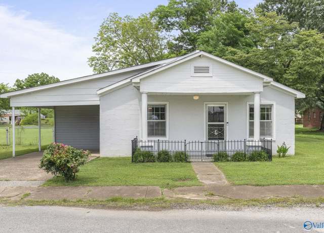 Property at 555 Church St, Town Creek, AL 35672, 2 beds, 1 bath