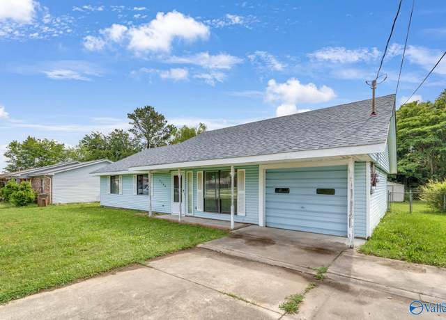 Property at 3104 Sandlin Rd SW, Decatur, AL 35603, 3 beds, 1.5 baths