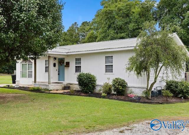Property at 302 Kay Blvd, Gadsden, AL 35904, 3 beds, 2 baths