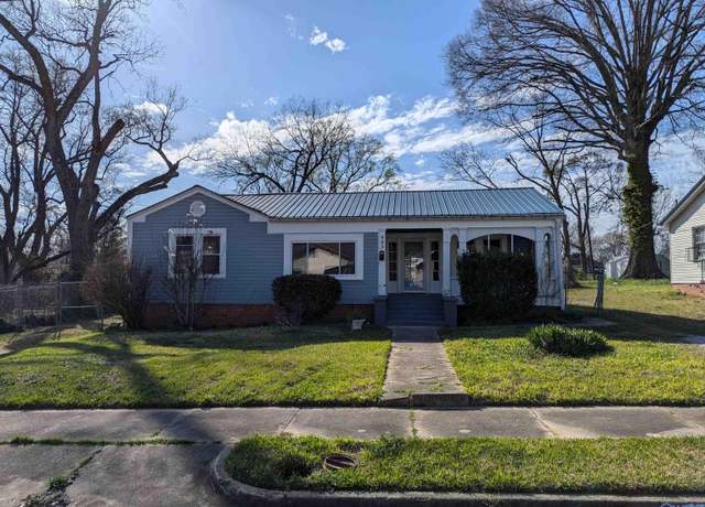 Property at 903 Spruce St, Gadsden, AL 35901, 3 beds, 2 baths