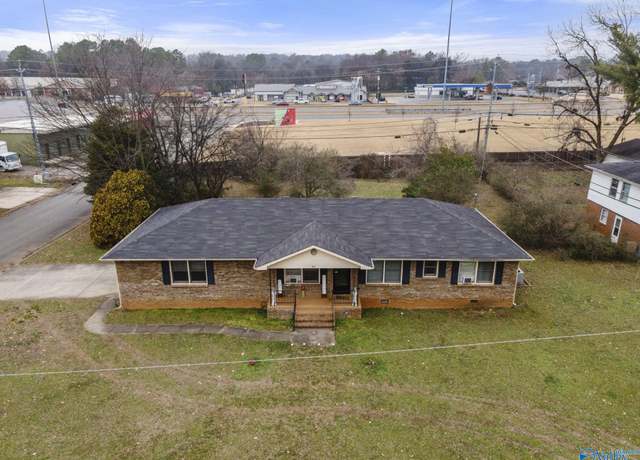 Property at 801 West Arbor Dr NW, Huntsville, AL 35811, 3 beds, 1.5 baths